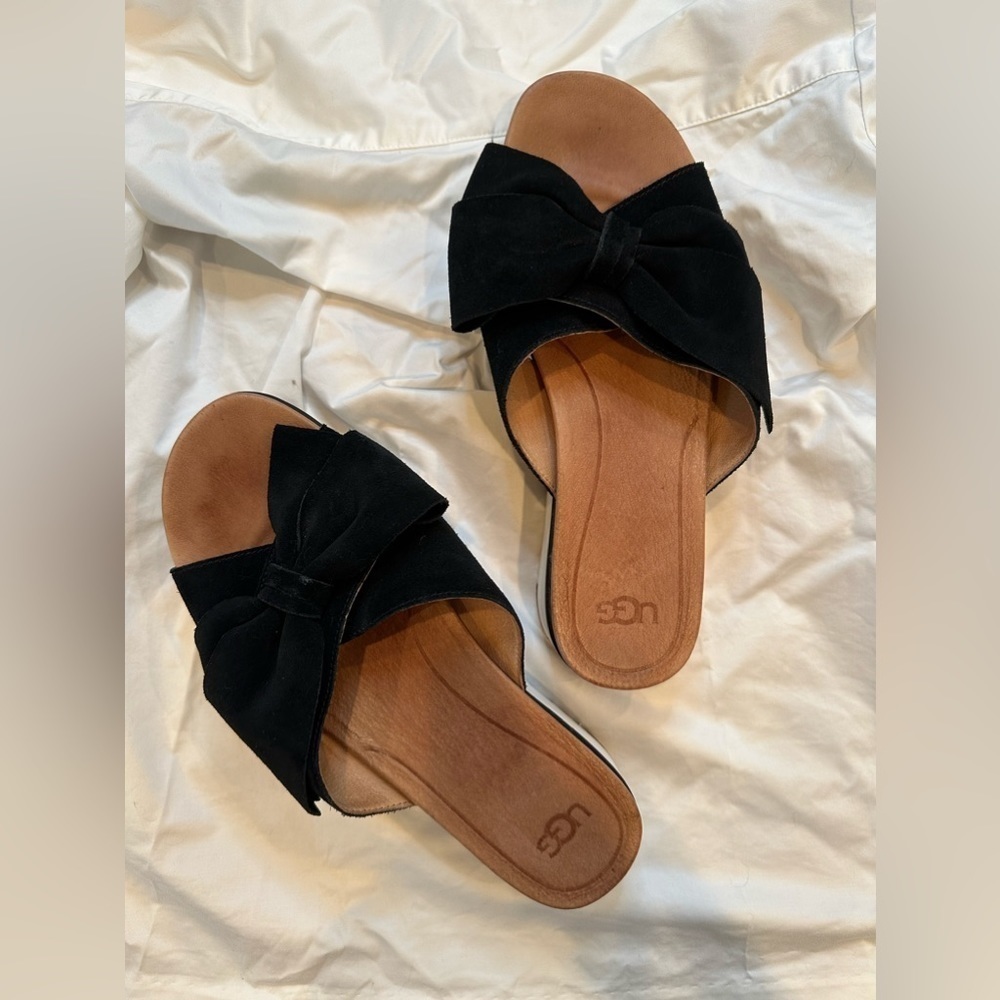 𝅺UGG Joan Il Bow Leather Black Slip On Size 9.5